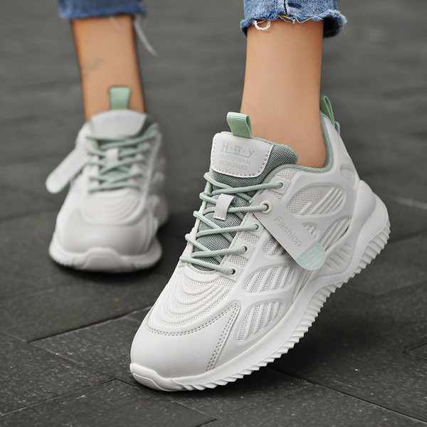 Γυναικεία μοντέρνα αθλητικά παπούτσια με κορδόνια και επίπεδη σόλα