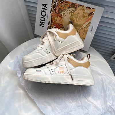 Γυναικεία αθλητικά αναπνεύσιμα παπούτσια με επίπεδη σόλα - τρία μοντέλα