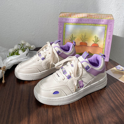 Γυναικεία αθλητικά αναπνεύσιμα παπούτσια με επίπεδη σόλα - τρία μοντέλα