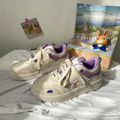 Γυναικεία αθλητικά αναπνεύσιμα παπούτσια με επίπεδη σόλα - τρία μοντέλα