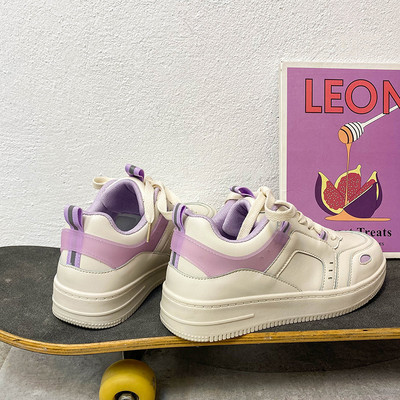 Γυναικεία αθλητικά αναπνεύσιμα παπούτσια με επίπεδη σόλα - τρία μοντέλα