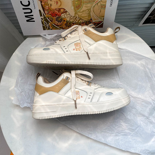 Γυναικεία αθλητικά αναπνεύσιμα παπούτσια με επίπεδη σόλα - τρία μοντέλα