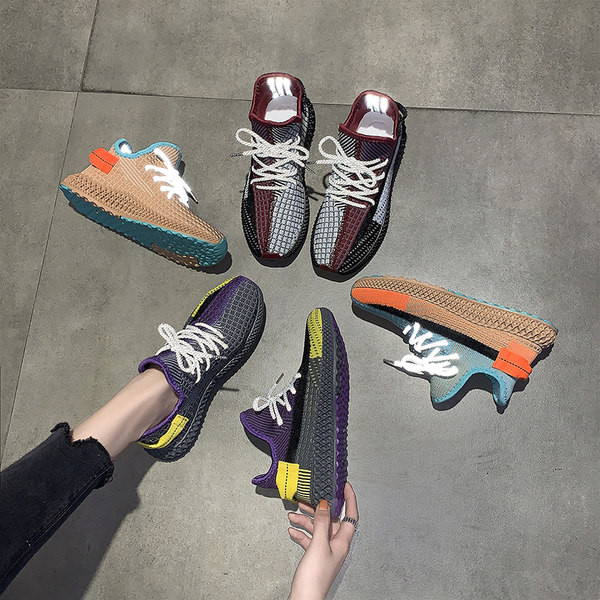 Krāsainas sieviešu elpojošas kedas ar šņorēm