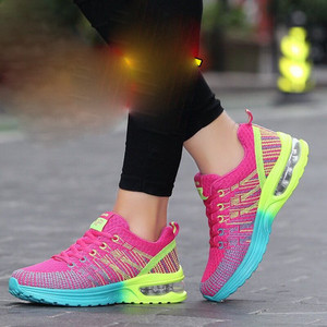 Αθλητικά γυναικεία αναπνεύσιμα παπούτσια με κορδόνια σε διάφορα μοντέλα