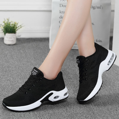 Αθλητικά γυναικεία αναπνεύσιμα παπούτσια με κορδόνια σε διάφορα μοντέλα