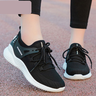 Γυναικεία αθλητικά αναπνεύσιμα παπούτσια με κορδόνια 