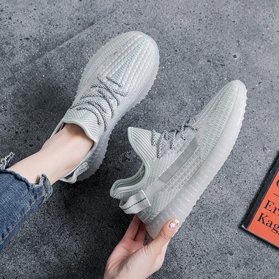 Αθλητικά και καθημερινά γυναικεία παπούτσια από υφάσματα με επίπεδη σόλα