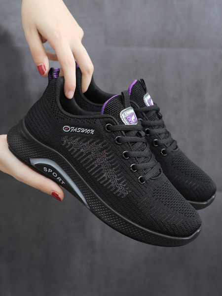 Αθλητικά και casual  παπούτσια με κορδόνια και κεντήματα