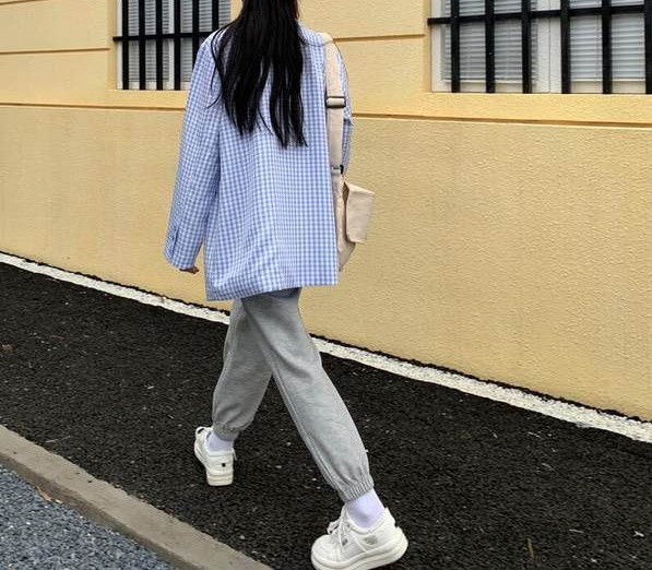 Jachetă lungă în carouri, elegantă, cu nasturi