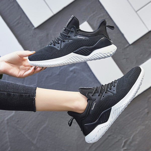 Γυναικεία αθλητικά παπούτσια με κορδόνια και επίπεδη σόλα