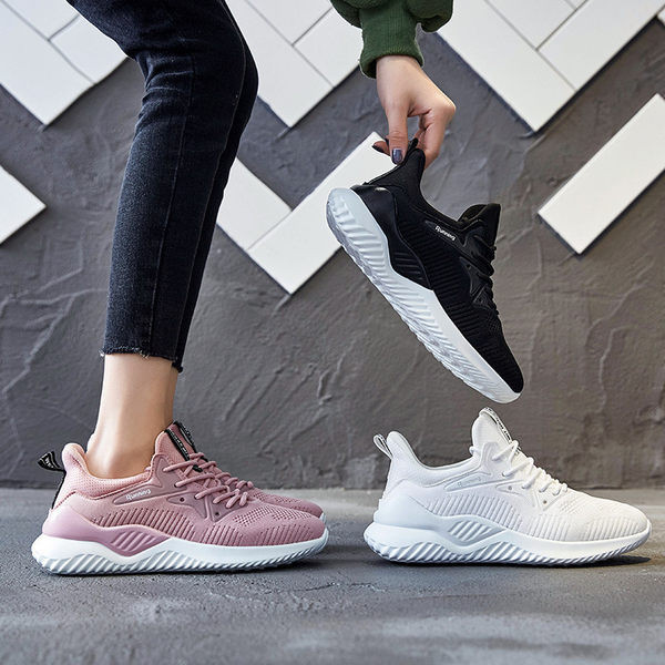 Γυναικεία αθλητικά παπούτσια με κορδόνια και επίπεδη σόλα