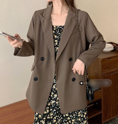 Sieviešu ikdienas gara jaka ar pogām un garām piedurknēm