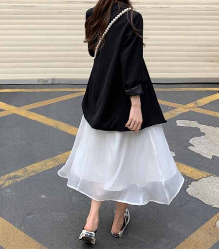 Sieviešu ikdienas gara jaka ar pogām un garām piedurknēm