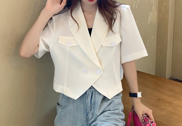 Moderns sieviešu īsās jakas asimetrisks modelis ar pogām