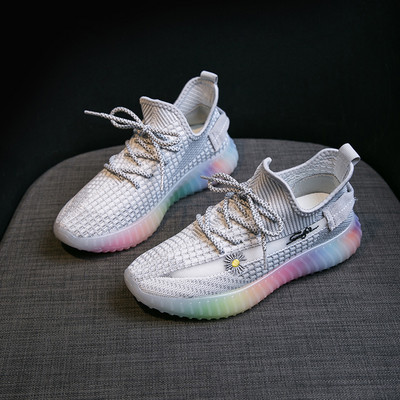 Model nou de adidași de damă cu broderie și șireturi