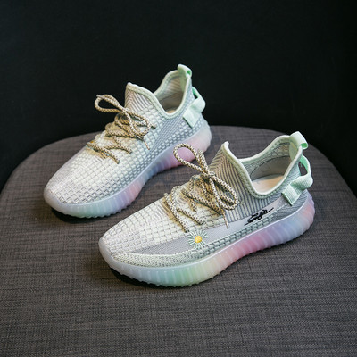 Model nou de adidași de damă cu broderie și șireturi