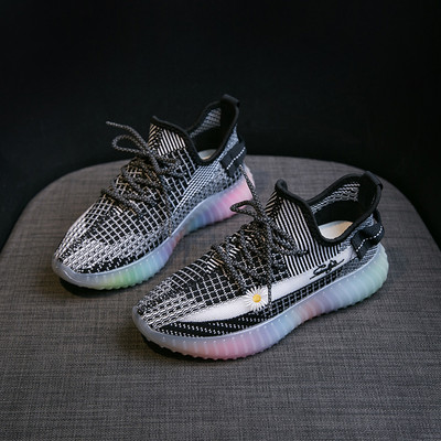 Model nou de adidași de damă cu broderie și șireturi