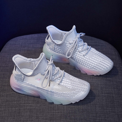 Model nou de adidași de damă cu broderie și șireturi