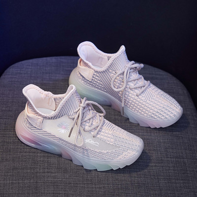 Model nou de adidași de damă cu broderie și șireturi