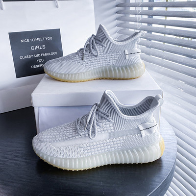 Γυναικεία αθλητικά παπούτσια  από αναπνεύσιμο ύφασμα με κορδόνια