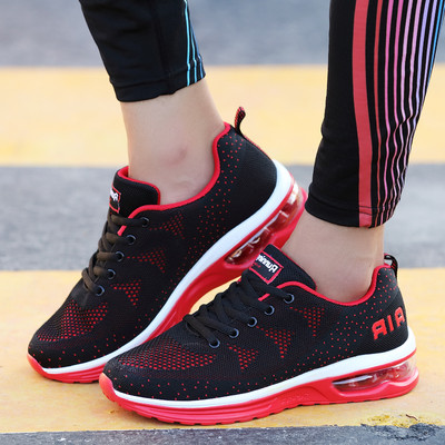 Adidași de damă cu cameră și talpă plată