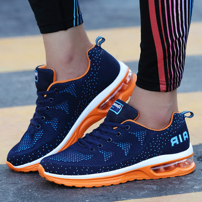 Adidași de damă cu cameră și talpă plată