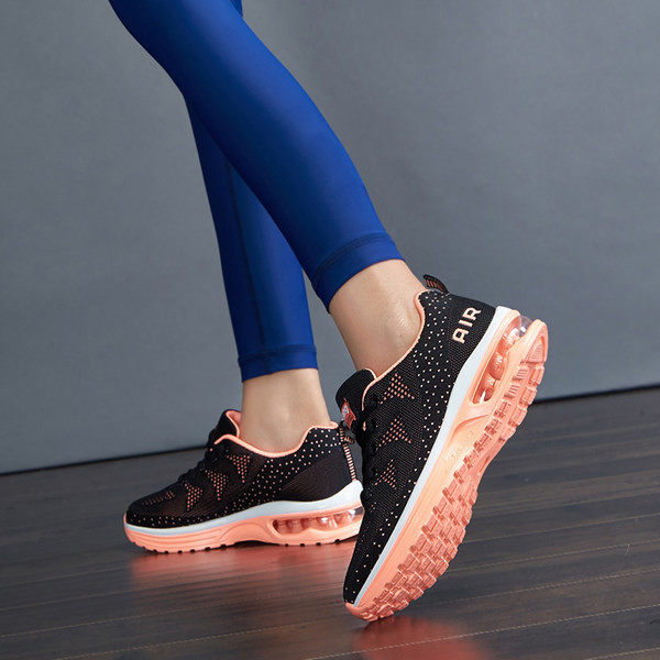 Adidași de damă cu cameră și talpă plată