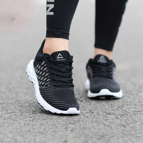 Model nou de adidași de damă din material respirabil cu șireturi