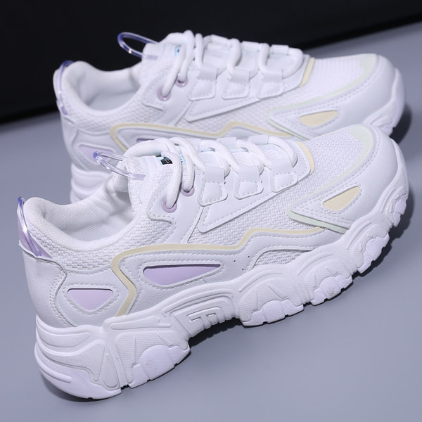 Adidași de damă cu talpă aspră și șireturi