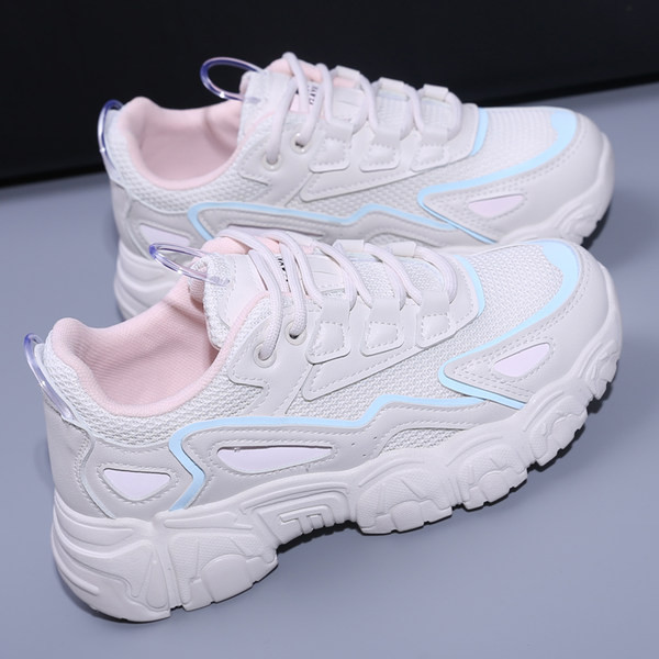 Adidași de damă cu talpă aspră și șireturi