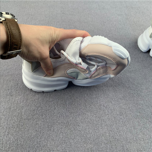 Adidasi de dama cu talpa aspra