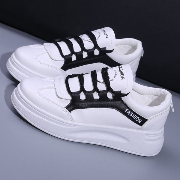 Γυναικεία άθλητικά παπούτσια με επίπεδη σόλα και κορδόνια