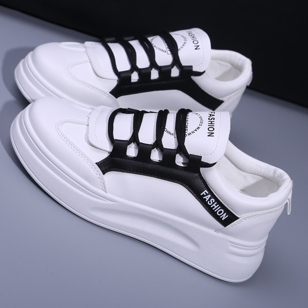 Γυναικεία άθλητικά παπούτσια με επίπεδη σόλα και κορδόνια