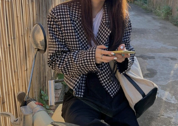 Jachetă de damă în carouri elegantă, cu mâneci lungi