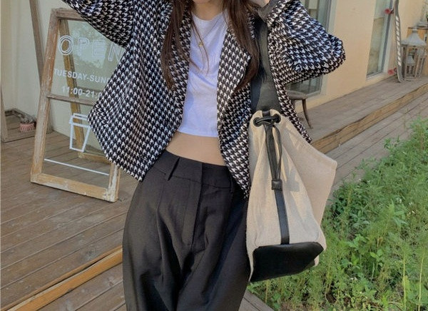 Jachetă de damă în carouri elegantă, cu mâneci lungi