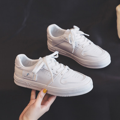 Jauns sieviešu kedu modelis ar šņorēm un krāsainu zoli