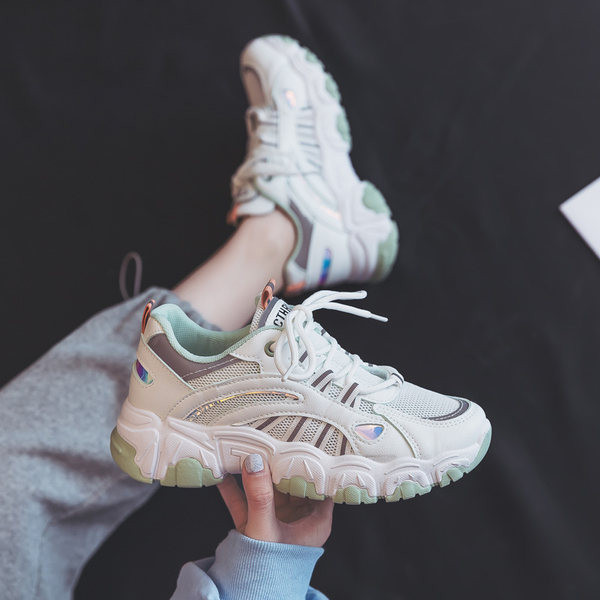 Jauns sieviešu kedu modelis ar šņorēm un rupju zoli divās krāsās