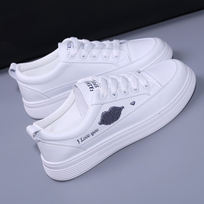 Μοντέρνα γυναικεία αθλητιά παπούτσια με κέντημα και επίπεδη σόλα