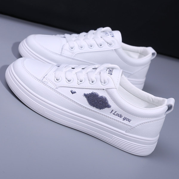 Μοντέρνα γυναικεία αθλητιά παπούτσια με κέντημα και επίπεδη σόλα