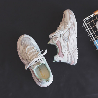 Jauns pavasarim piemērotu sieviešu kedu modelis ar mežģīnēm