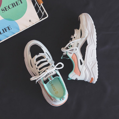 Jauns pavasarim piemērotu sieviešu kedu modelis ar mežģīnēm