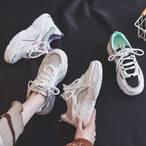 Jauns pavasarim piemērotu sieviešu kedu modelis ar mežģīnēm