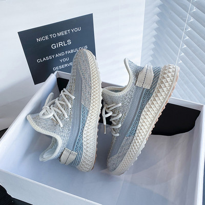 Γυναικεία αθλητικά παπούτσια με κορδόνια