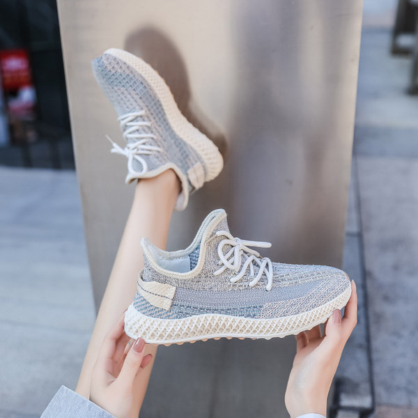 Γυναικεία αθλητικά παπούτσια με κορδόνια