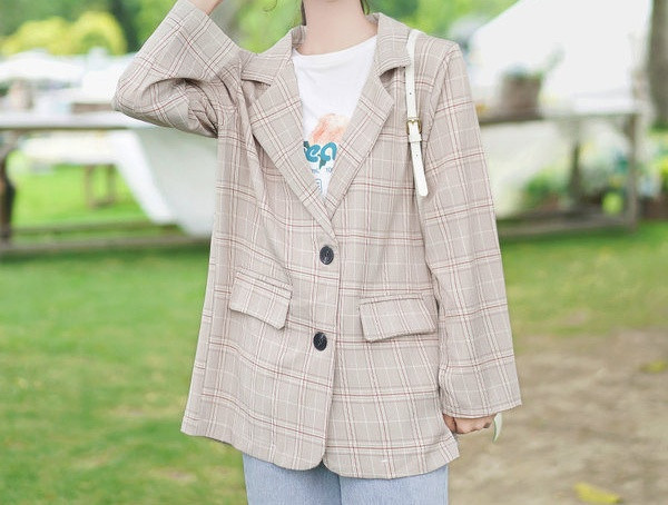 Moderns sieviešu rūtainas jakas plats modelis ar pogām