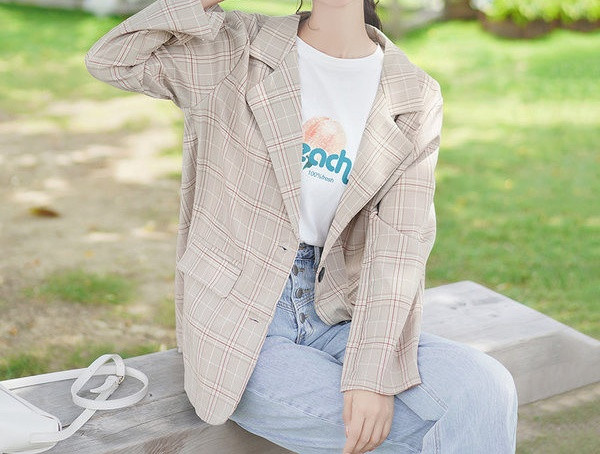 Moderns sieviešu rūtainas jakas plats modelis ar pogām