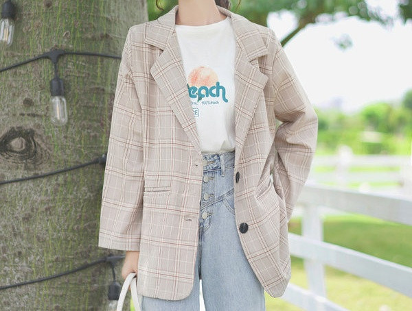 Moderns sieviešu rūtainas jakas plats modelis ar pogām