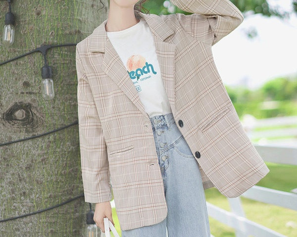 Moderns sieviešu rūtainas jakas plats modelis ar pogām