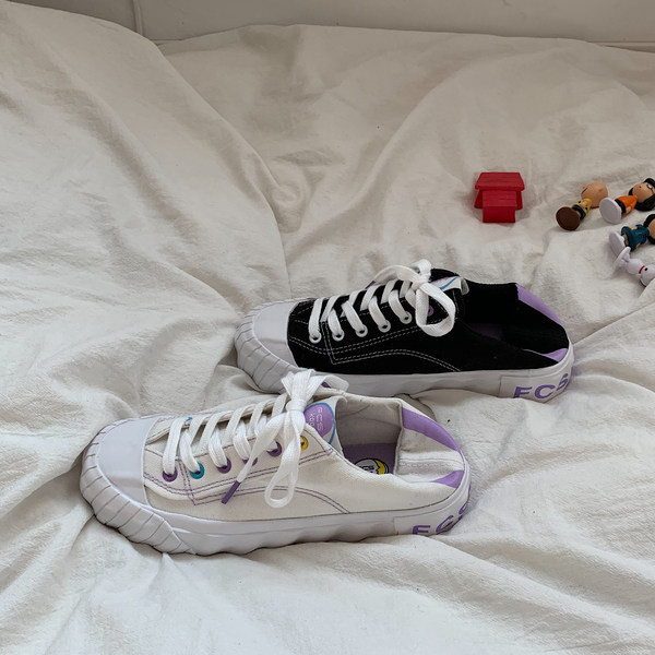 Γυναικεία casual πάνινα παπούτσια με κορδόνια και έμβλημα