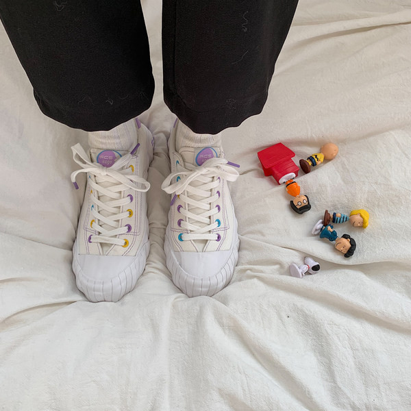 Γυναικεία casual πάνινα παπούτσια με κορδόνια και έμβλημα